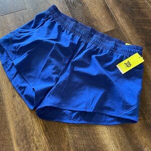 All in Motion - NEW. SIZE XL.